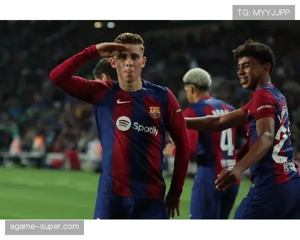 哈维本赛季边路渗透提升主导进攻节奏创造关键破门机会